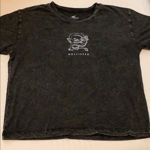 Hollister Snake Crop shirt